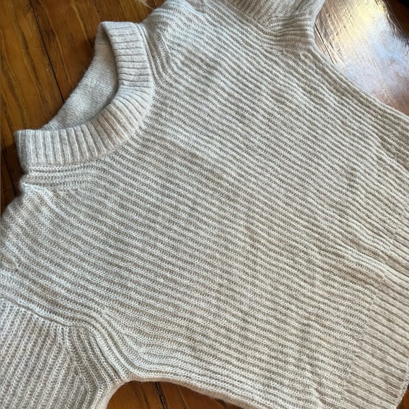 Everlane The Cocoon Crew in Alpaca Lightweight Sweater Almond Color size XXS - Picture 6 of 15